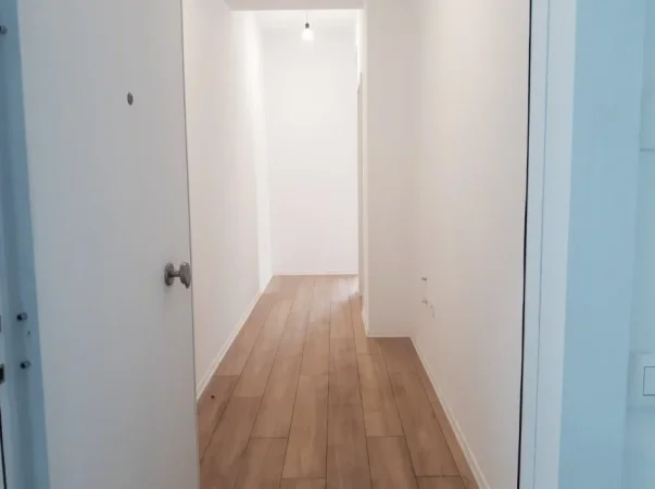 Tirane, shes apartament 1+1+Ballkon Kati 3, 67 m² 93.000 € (Ali demi)