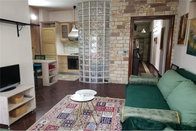 Tirane, jepet me qera apartament 1+1 Kati 3, 82 m² 550 € (Medar Shtylla)