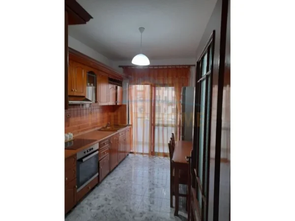Tirane, shes 2+1 Kati 6, 139 m² 193.000 € (Pallati me Shigjeta)