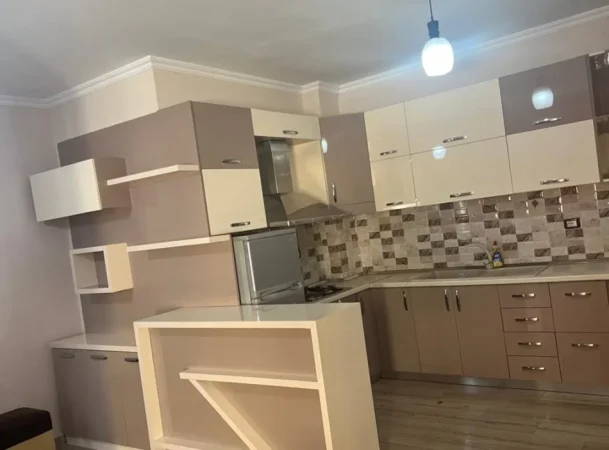 Tirane, jepet me qera apartament 2+1+Ballkon Kati 6, 90 m² 400 € (astir)