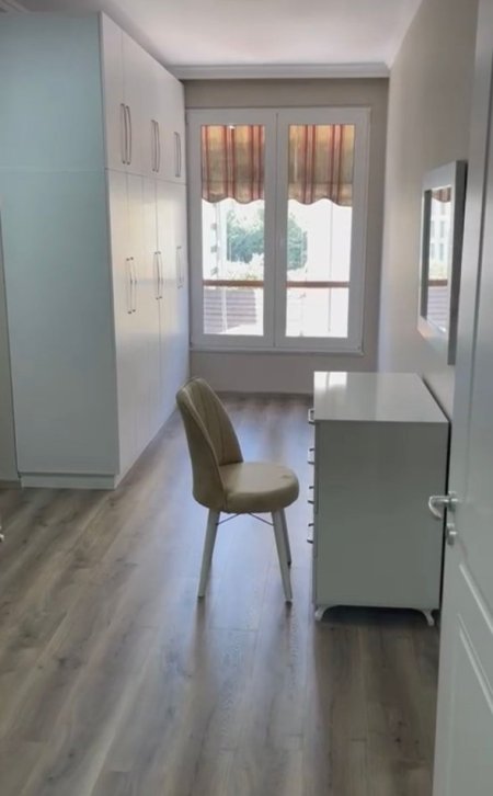 Tirane, jepet me qera apartament 1+1 Kati 3, 85 m² 650 € (Rruga e Elbasanit)