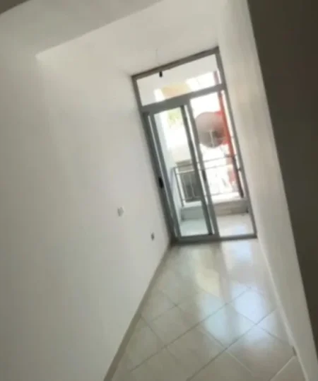 Tirane, jepet me qera apartament 2+1+Ballkon Kati 8, 80 m² 350 € (astir)