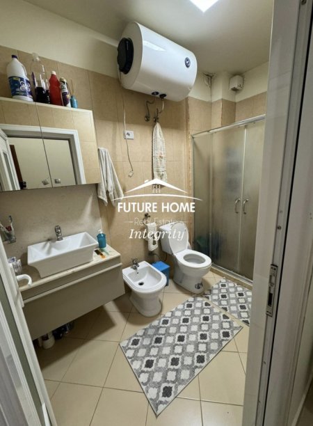 Tirane, jepet me qera apartament 1+1 Kati 1, 70 m² 600 € (Rruga Bill Klinton)