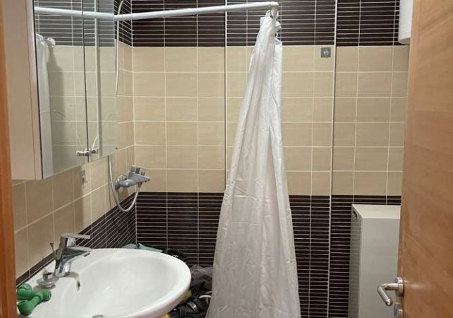 Tirane, shitet apartament 1+1 Kati 3, 60 m² 68.000 € (Fresku)