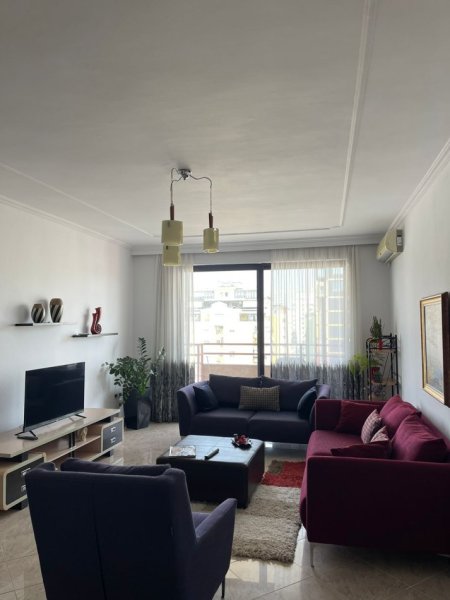Tirane, jepet me qera 2+1 Kati 8, 145 m² 800 € (Blloku)