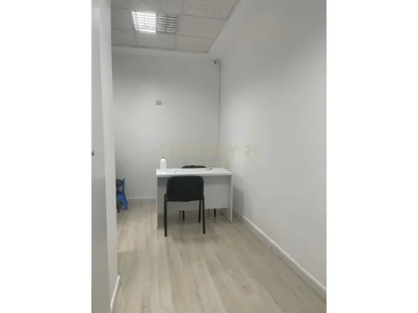 Tirane, shes ambjent biznesi Kati 0, 32 m² 92.000 € (Selvia)