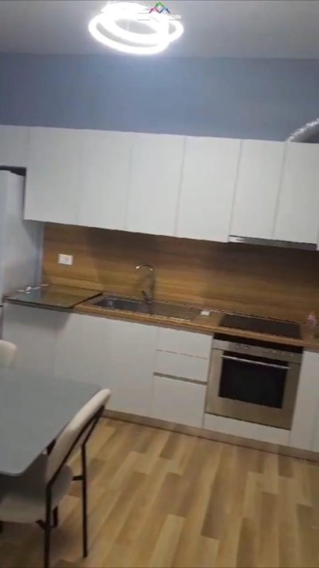 Tirane, jepet me qera apartament 1+1+Ballkon Kati 3, 65 m² 450 € (astir)