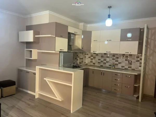 Tirane, jepet me qera apartament 2+1 Kati 6, 90 m² 400 € (astir)