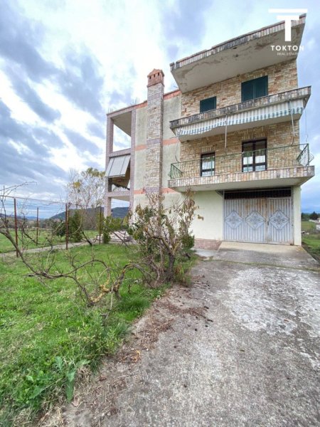 Tirane, shitet Vile 3 Katshe Kati 3, 528 m² 255.000 € (PEZE)