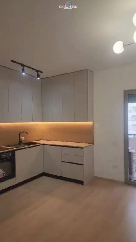 Tirane, jepet me qera 2+1+Ballkon Kati 3, 120 m² 850 € (kompleksi delijorgji)