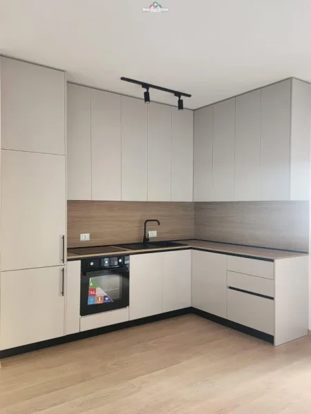 Tirane, jepet me qera 2+1+Ballkon Kati 3, 120 m² 850 € (kompleksi delijorgji)