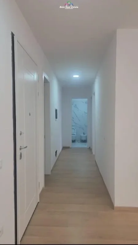 Tirane, jepet me qera 2+1+Ballkon Kati 3, 120 m² 850 € (kompleksi delijorgji)