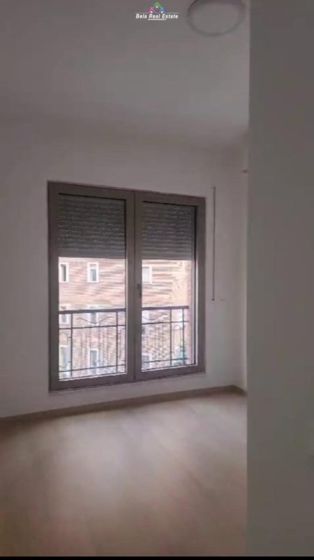 Tirane, jepet me qera 2+1+Ballkon Kati 3, 120 m² 850 € (kompleksi delijorgji)