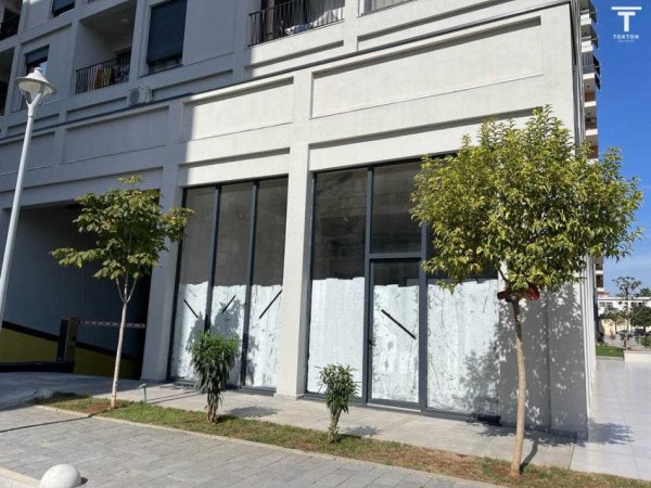Tirane, shitet ambjent biznesi Kati 0, 194 m² 582.300 € (RRUGA KONGRESI MANASTIRIT)
