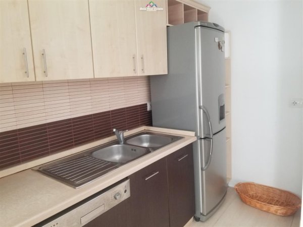 Tirane, jepet me qera apartament 2+1 Kati 3, 112 m² 800 € (blloku)