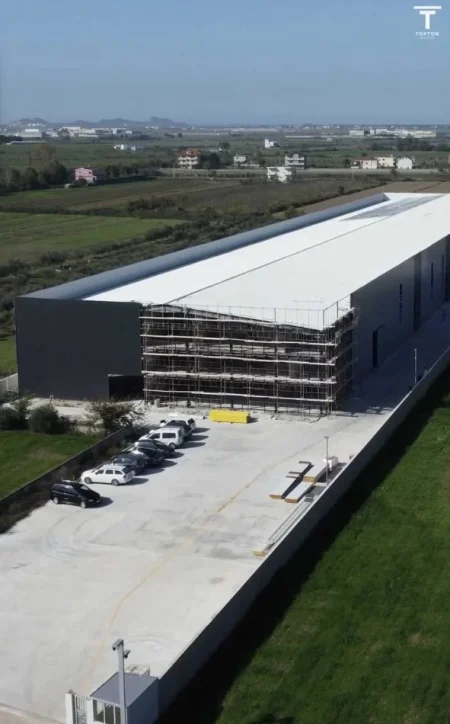 Tirane, jepet me qera ambjent biznesi Kati 0, 7.900 m² 14.700 € (FLLAKE, AUTOSTRADA TIR-DURR)