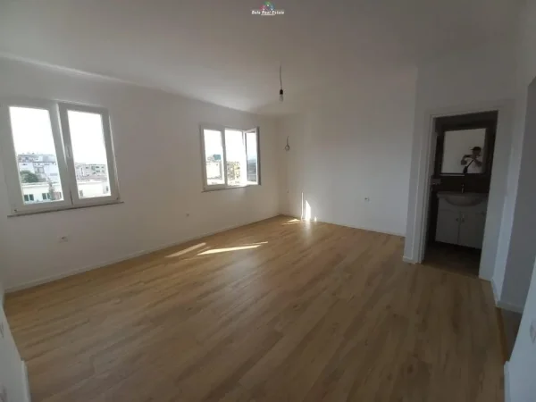 Tirane, shes apartament 1+1+Ballkon Kati 5, 53 m² 79.000 € (kongresi i manastirit)