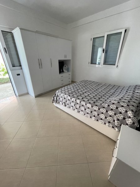 Durres, jepet me qera shtepi 1+1 Kati 0, 40 € 