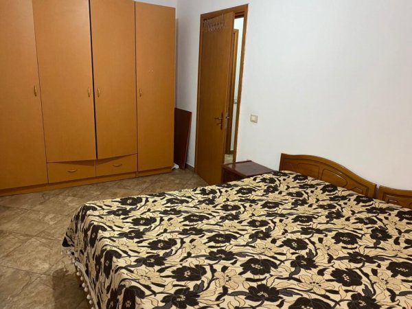Jepet me qera apartament 2+1, kati i 4 me ashensor, 100m², 35.000 Leke (prane KMY-Yzberisht)