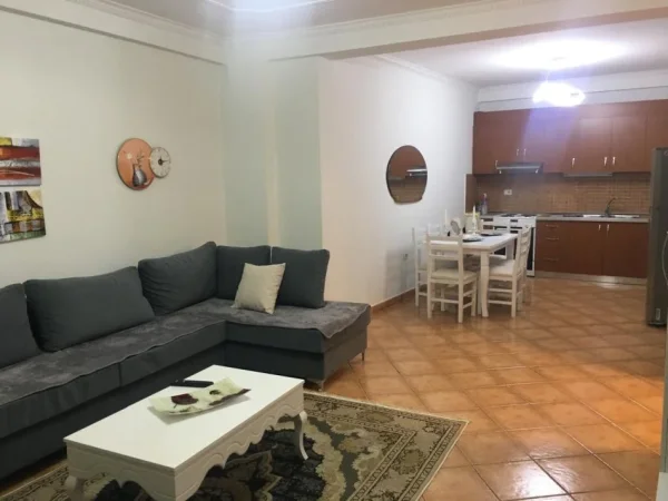 Tirane, jepet me qera apartament 2+1 Kati 1, 105 m² 500 € (Fresk)