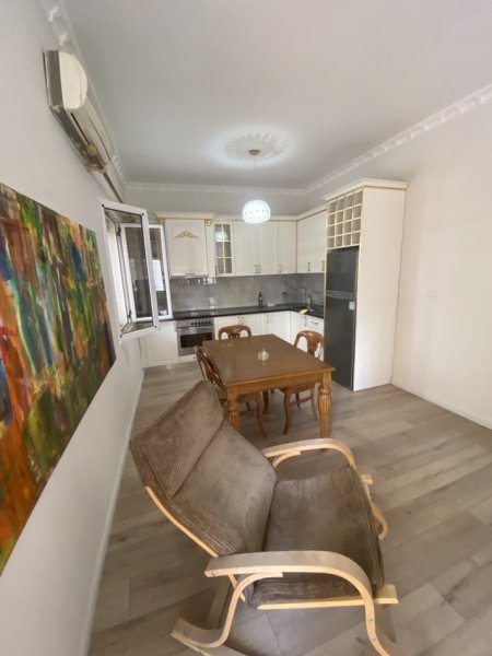 Tirane, jap me qera Vile 1+1+Aneks+Ballkon Kati 3, 100 m² 600 € (Rruga Him Kolli)
