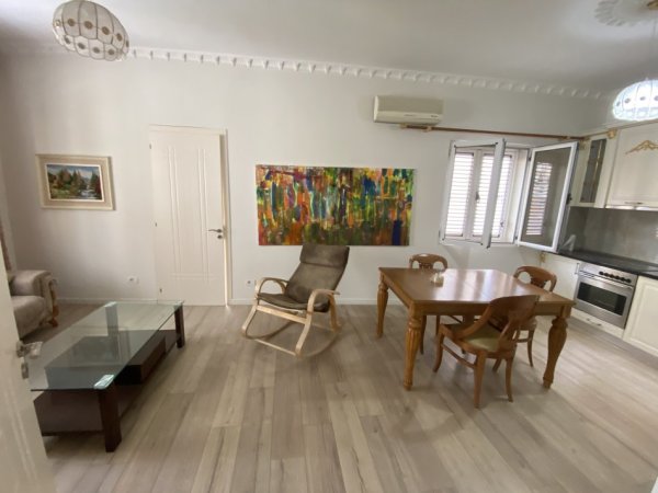 Tirane, jap me qera Vile 1+1+Aneks+Ballkon Kati 3, 100 m² 600 € (Rruga Him Kolli)