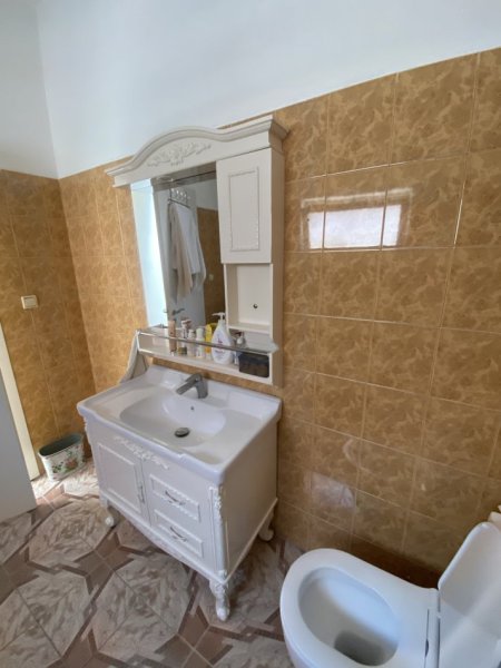 Tirane, jap me qera Vile 1+1+Aneks+Ballkon Kati 3, 100 m² 600 € (Rruga Him Kolli)