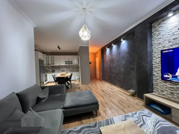 Tirane, jepet me qera apartament 2+1 Kati 3, 100 m² 800 € (Kopshti Botnaik , afer Xhamise)