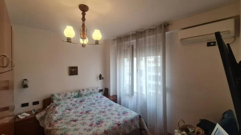 Tirane, jepet me qera apartament 2+1+Ballkon Kati 4, 120 m² 600 € (Rruga e kavajes)