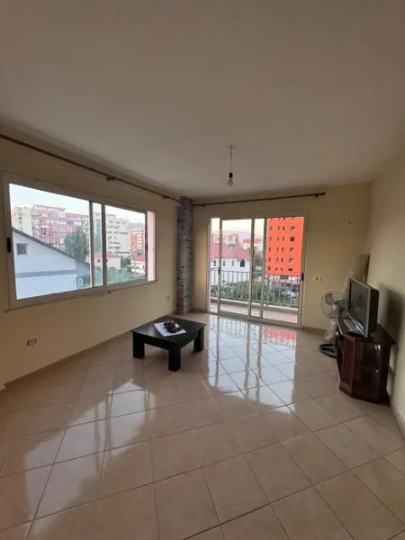 Tirane, jepet me qera apartament 1+1+Ballkon Kati 2, 70 m² 350 € (Rruga teodor keko)