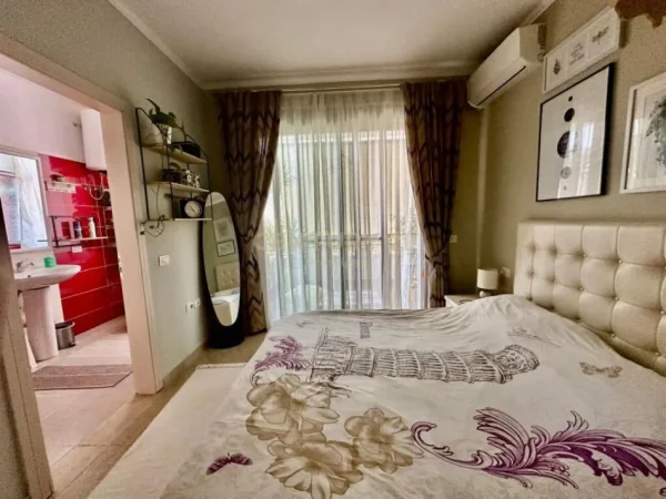 Tirane, jepet me qera apartament 2+1 Kati 1, 110 m² 900 € (liqeni i tiranes)