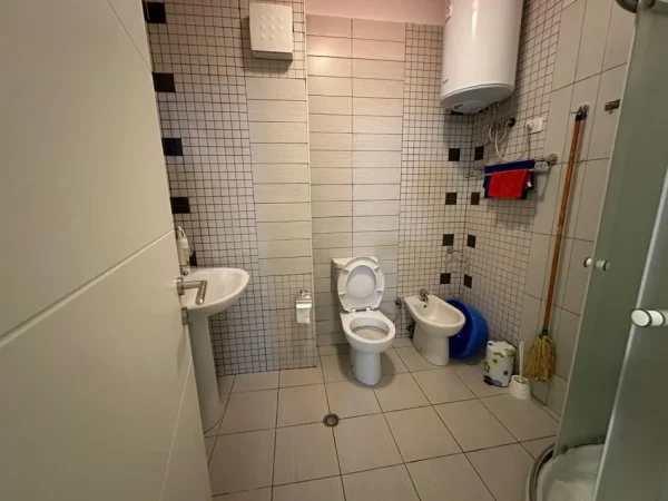Tirane, jepet me qera apartament 2+1 Kati 7, 90 m² 500 € (Rruga Teodor Keko)