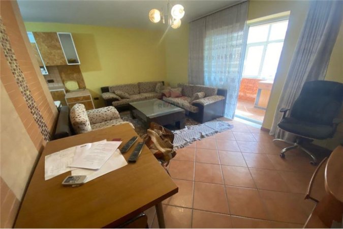 Tirane, jepet me qera apartament 2+1 Kati 4, 74 m² 470 € (- Brryli)
