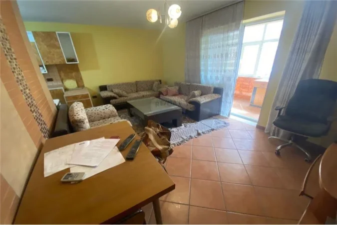 Tirane, jepet me qera apartament 2+1 Kati 4, 74 m² 470 € (- Brryli)