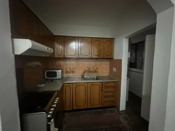 Tirane, jepet me qera apartament 2+1+Ballkon Kati 2, 73 m² 400 € (Laprak)