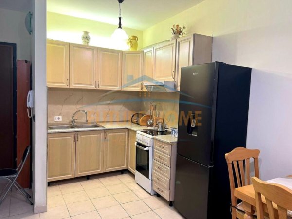 Tirane, jepet me qera apartament 1+1 Kati 5, 70 m² 550 € (KOMUNA E PARISIT)