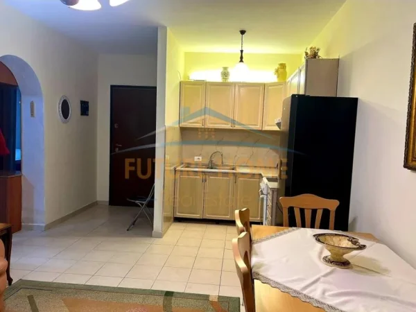 Tirane, jepet me qera apartament 1+1 Kati 5, 70 m² 550 € (KOMUNA E PARISIT)