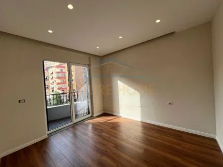 Tirane, jepet me qera apartament 1+1 Kati 2, 70 m² 450 € (UNAZA E RE)