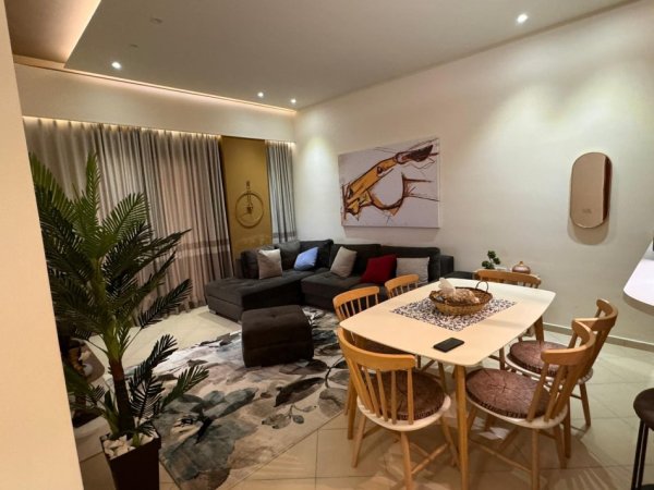 Tirane, jepet me qera apartament 1+1 Kati 1, 70 m² 600 € (Rruga Bill Klinton)