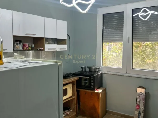 Tirane, shitet apartament 4+1 , 104 m² 175.000 € 