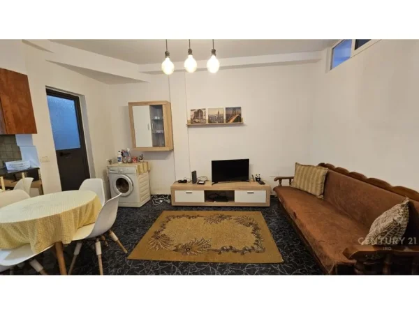 Tirane, shitet ambjent biznesi Kati 0, 40 m² 58.000 € (RRUGA E KAVAJES)