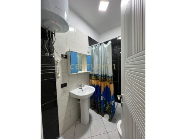 Tirane, jepet me qera apartament 1+1 Kati 4, 100 m² 700 € (RRUGA E KOSOVAREVE)