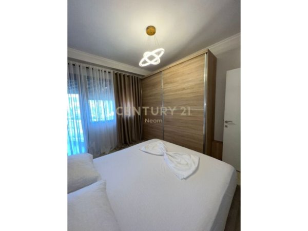 Tirane, jepet me qera apartament 1+1 Kati 4, 100 m² 700 € (RRUGA E KOSOVAREVE)
