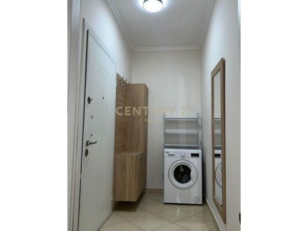 Tirane, jepet me qera apartament 1+1 Kati 4, 100 m² 700 € (RRUGA E KOSOVAREVE)