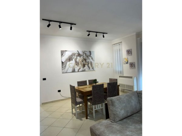 Tirane, jepet me qera apartament 1+1 Kati 4, 100 m² 700 € (RRUGA E KOSOVAREVE)