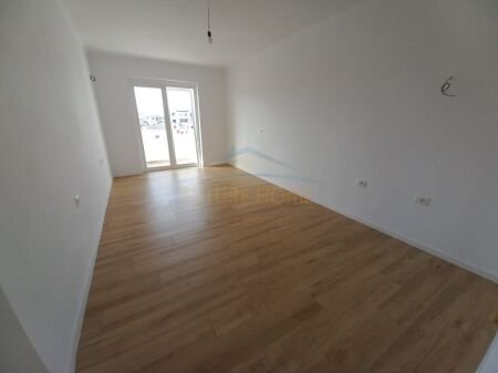 Shitet, Apartament 1+1, prane Gjimnazit Cajupi, Tiranë.  AREA42257