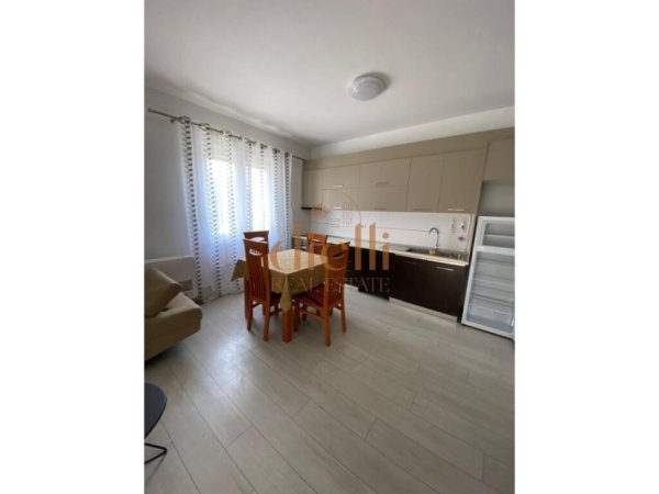 Tirane, jepet me qera apartament 2+1 Kati 2, 600 € 