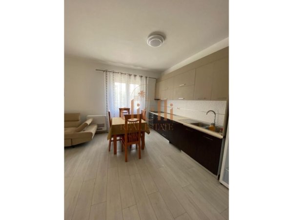 Tirane, jepet me qera apartament 2+1 Kati 2, 600 € 