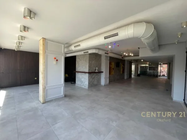 Tirane, jepet me qera ambjent biznesi Kati 1, 205 m² 1.600 € (Astir)