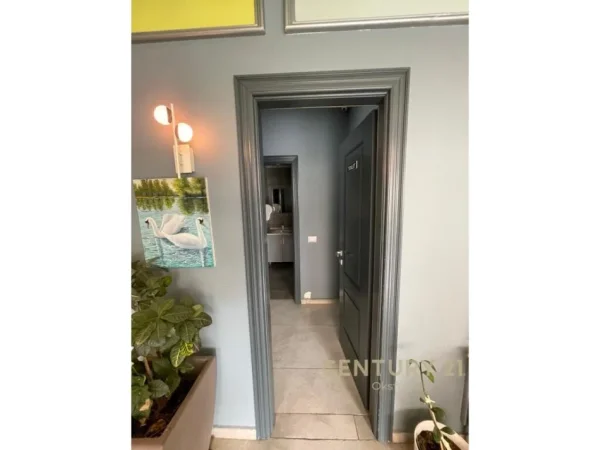 Tirane, jepet me qera ambjent biznesi Kati 1, 205 m² 1.600 € (Astir)